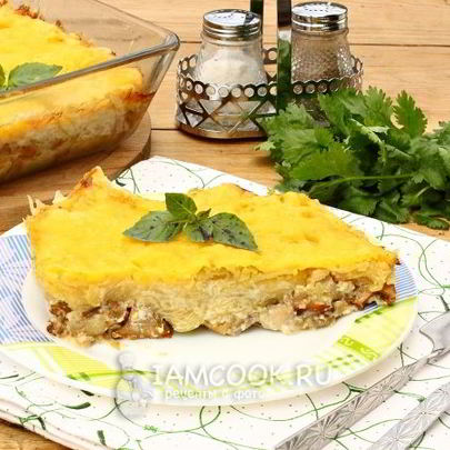 Курица с лисичками, запеченная под шубой