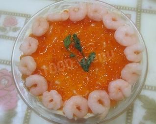 Салат Креветки под шубой с красной икрой