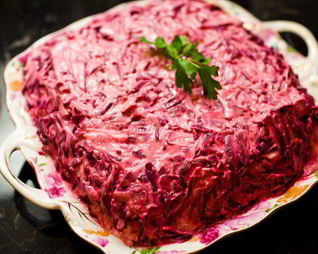 Сельдь под шубой с яблоком