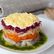 Рецепт Сельди под шубой с зеленым чесночным соусом