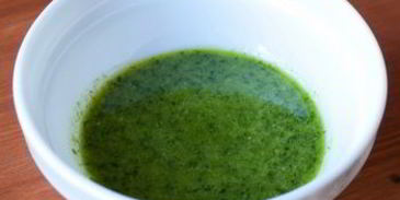 сельдь под шубой с зеленым чесночным соусом