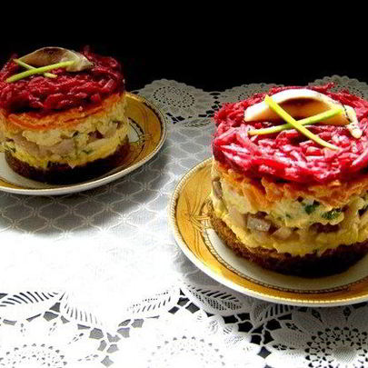 Селедка под шубой на бородинском хлебе