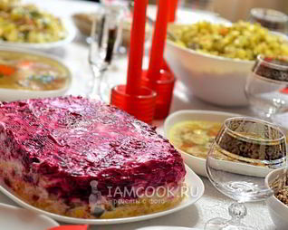 Селедка под шубой с яблоком