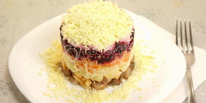 Рецепт селедки под шубой в сервировочном кольце