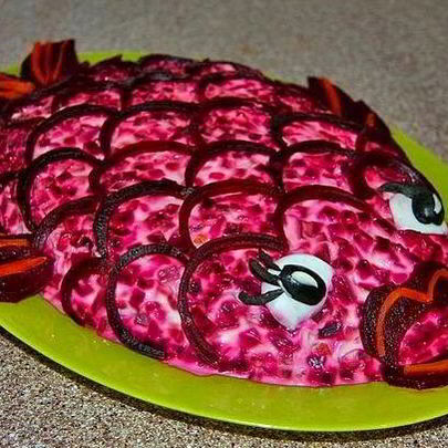 Селедка под шубой в виде рыбы