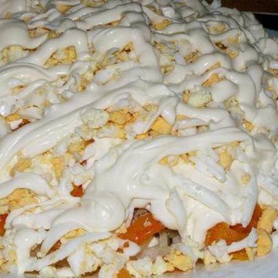 Слоеный салат Печень под шубой с яблоками