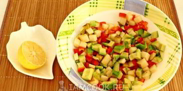 салат с авокадо и грушей