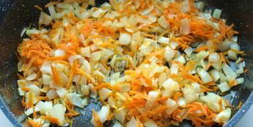 салат с копченой колбасой и фасолью