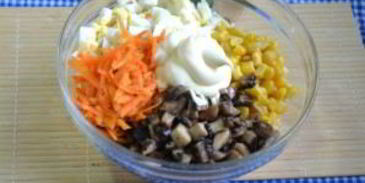 салат с корейской морковкой и грибами