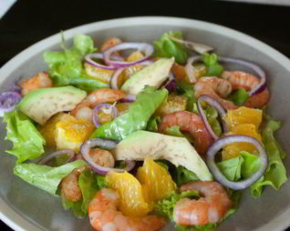 Салат с креветками и апельсином
