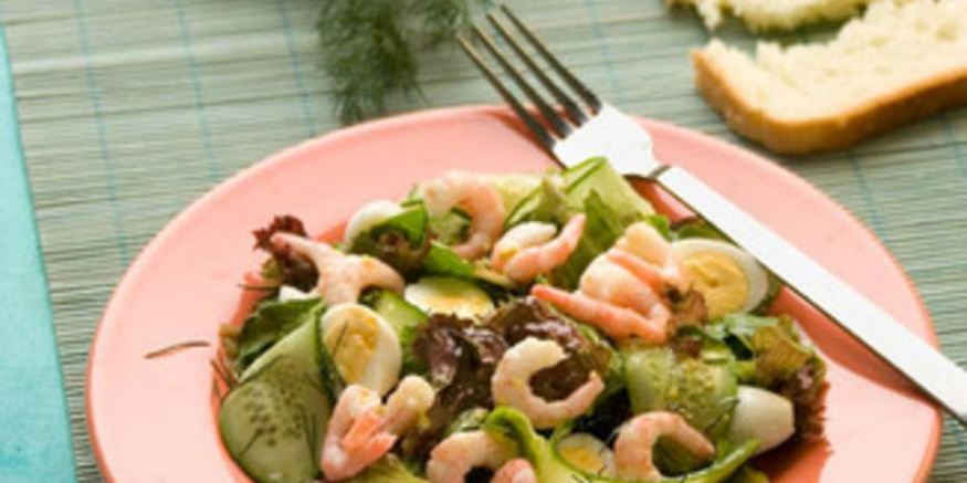 Рецепт салата с креветками и перепелиными яйцами