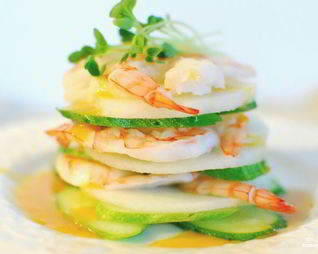 Салат с креветками и яблоком