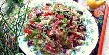 салат с курицей и фасолью весна