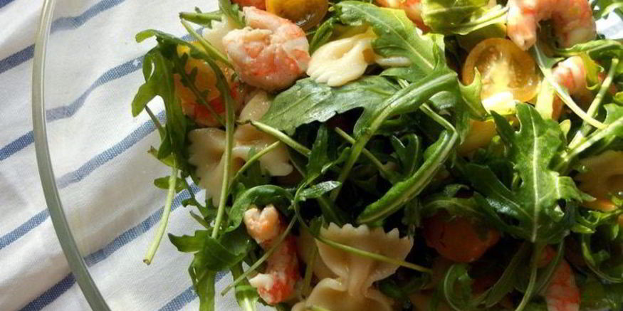 Рецепт салата с руколой, пастой и креветками
