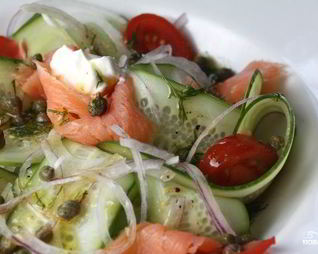 Салат с семгой и огурцом