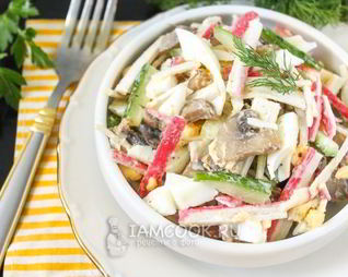 Салат с шампиньонами и крабовыми палочками