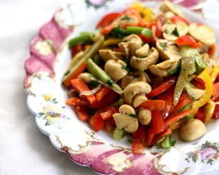 Салат с шампиньонами консервированными