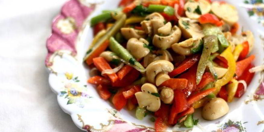 Рецепт салата с шампиньонами консервированными