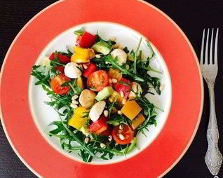 Салат с соусом Наршараб