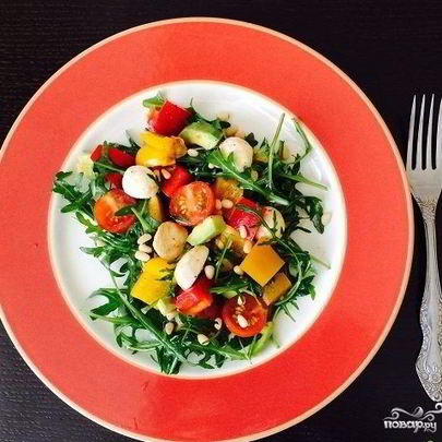 Салат с соусом Наршараб