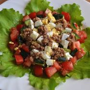 Рецепт Салата с тунцом, свежим огурцом, яйцом