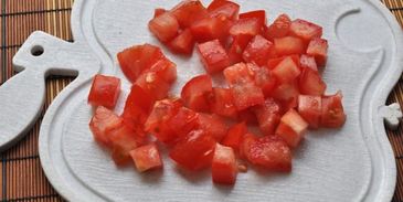 салат с тунцом, свежим огурцом, яйцом