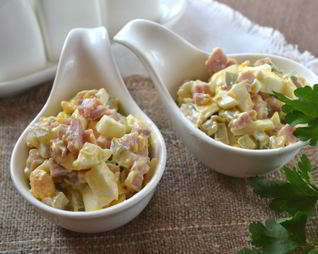 Салат с ветчиной в креманках