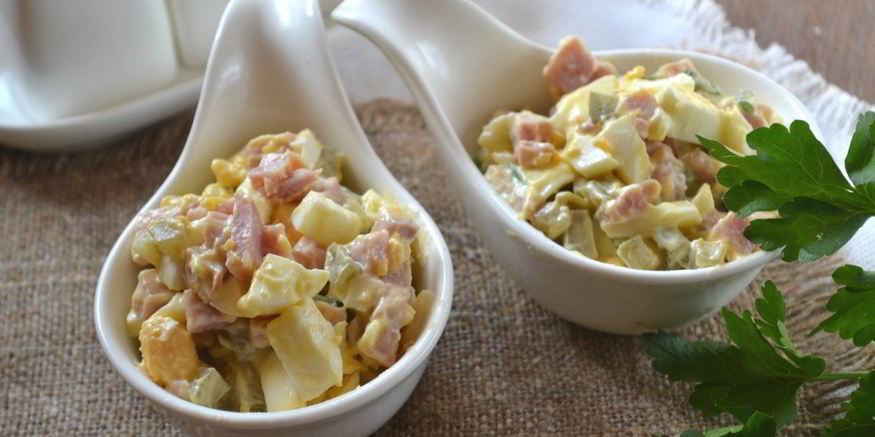 Рецепт салата с ветчиной в креманках