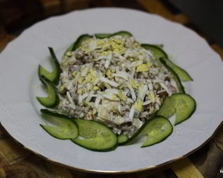 Салат с языком и ветчиной