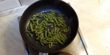 салат с зеленой фасолью и яйцом