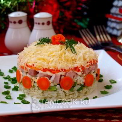 Салат слоеный с ветчиной и сыром