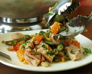 Салат со спаржевой фасолью и тунцом