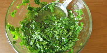 салат со спаржевой фасолью и тунцом