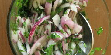 салат со спаржевой фасолью и тунцом