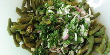 салат со спаржевой фасолью и тунцом