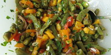 салат со спаржевой фасолью и тунцом