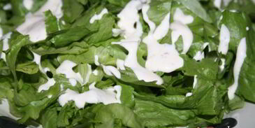 хрустящий салат с индейкой и сухариками лжецезарь