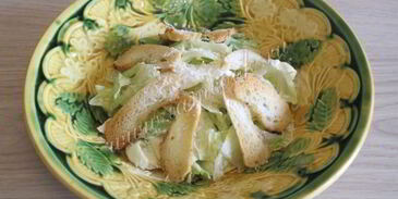 салат цезарь классический