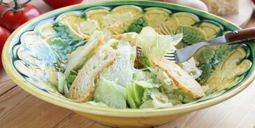 салат цезарь классический