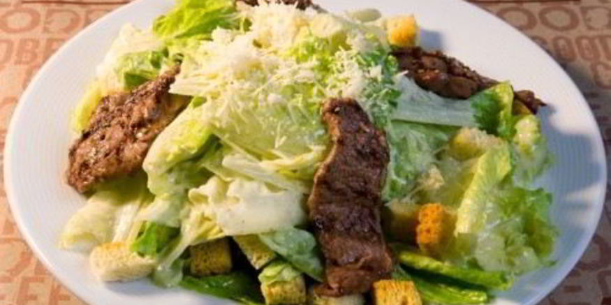 Рецепт салата цезарь по-американски с маслинами и огурцами