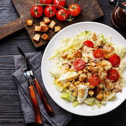 Салат цезарь по-французски