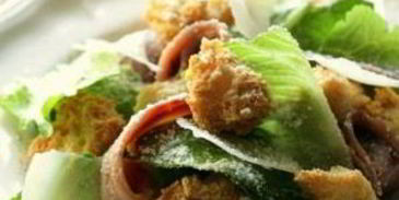 салат цезарь с анчоусами