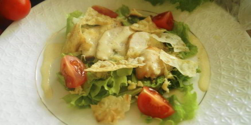 Рецепт салата цезарь с чипсами из лаваша