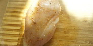 салат цезарь с чипсами из лаваша