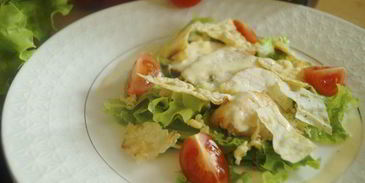 салат цезарь с чипсами из лаваша