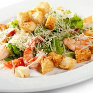 Рецепт Салата Цезарь с креветками классический простой