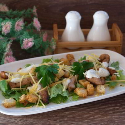 Салат Цезарь с курицей классический