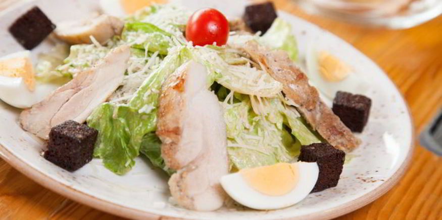 Рецепт салата цезарь с курицей