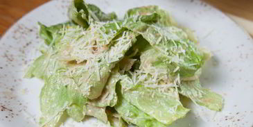 салат цезарь с курицей