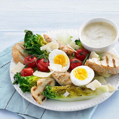 Салат Цезарь с помидорами